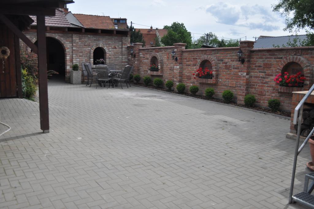 Vinarstvi Herufek Hotel Zajeci Exterior photo