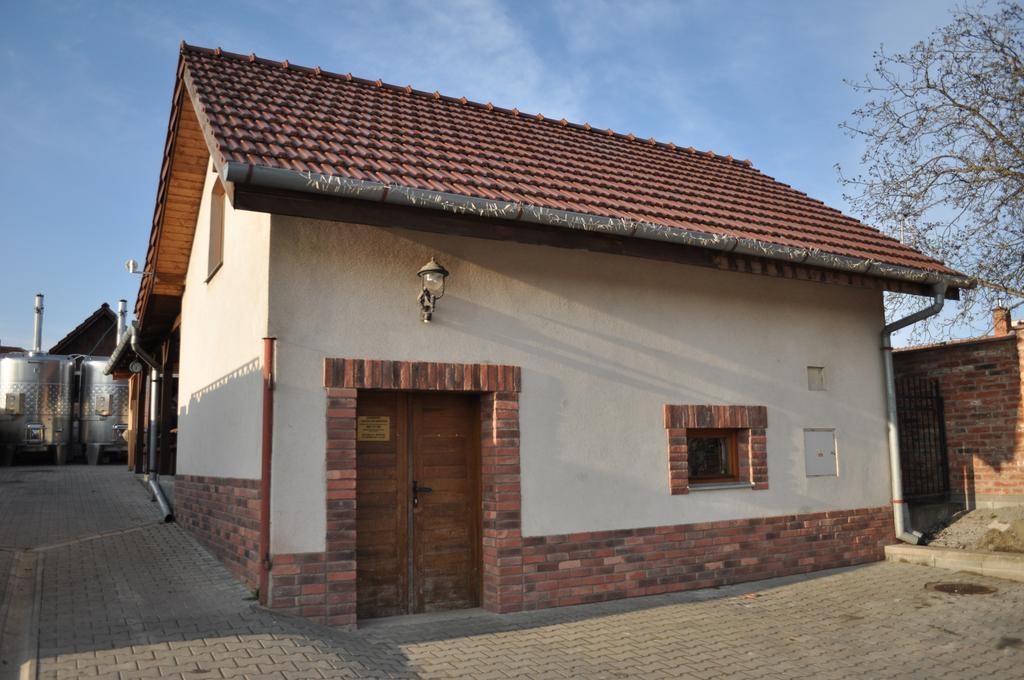 Vinarstvi Herufek Hotel Zajeci Exterior photo